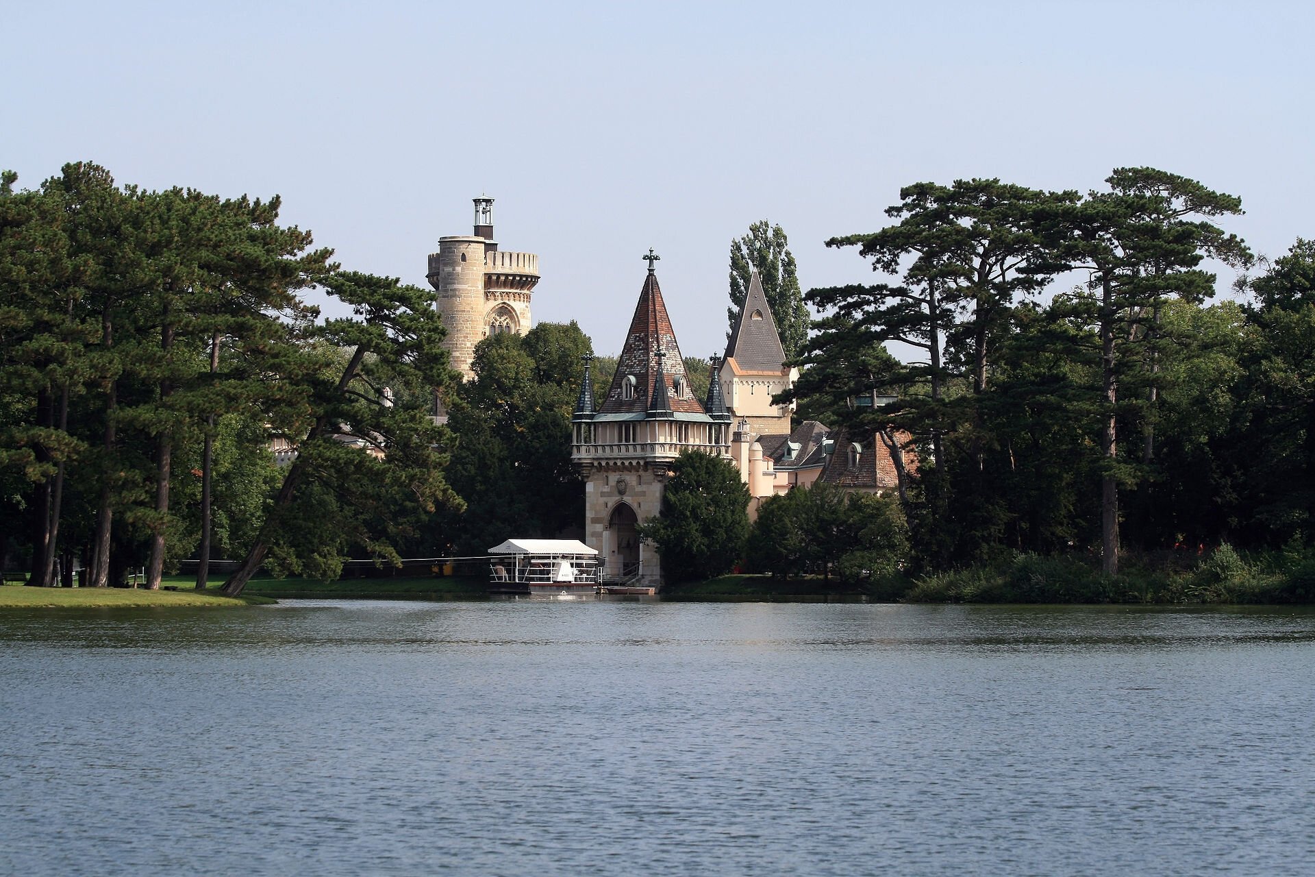 Laxenburg_Franzensburg_Schlossteich_2009_b