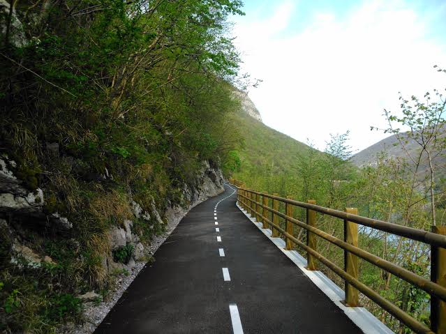 8ef6e331-b22c-4daa-9021-24d945b29e57