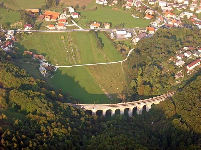 b8d4a8d8-1047-4192-adf7-966fd9d3384f